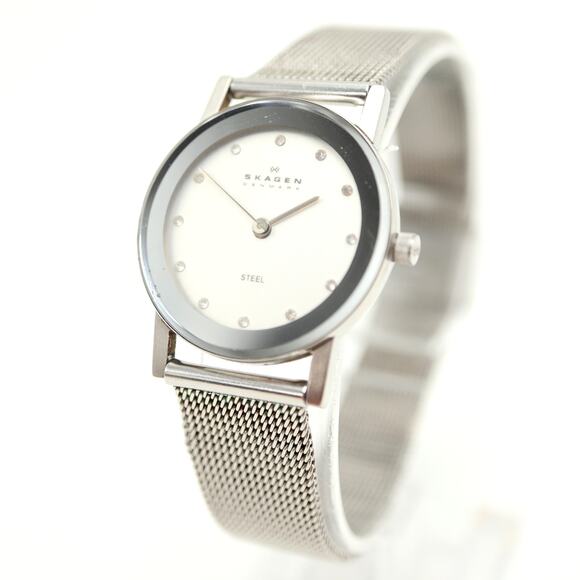 Skagen Womens Slim Silver Tone 27mm Watch Steel Mesh Strap with New Battery - Picture 1 of 15